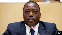 Rais Joseph Kabila wa Jamhuri ya kidemokrasia ya Kongo akihudhuria mkutano wa AU, juu ya Congo Addis Ababa, Ethiopia Feb. 24, 2013. 
