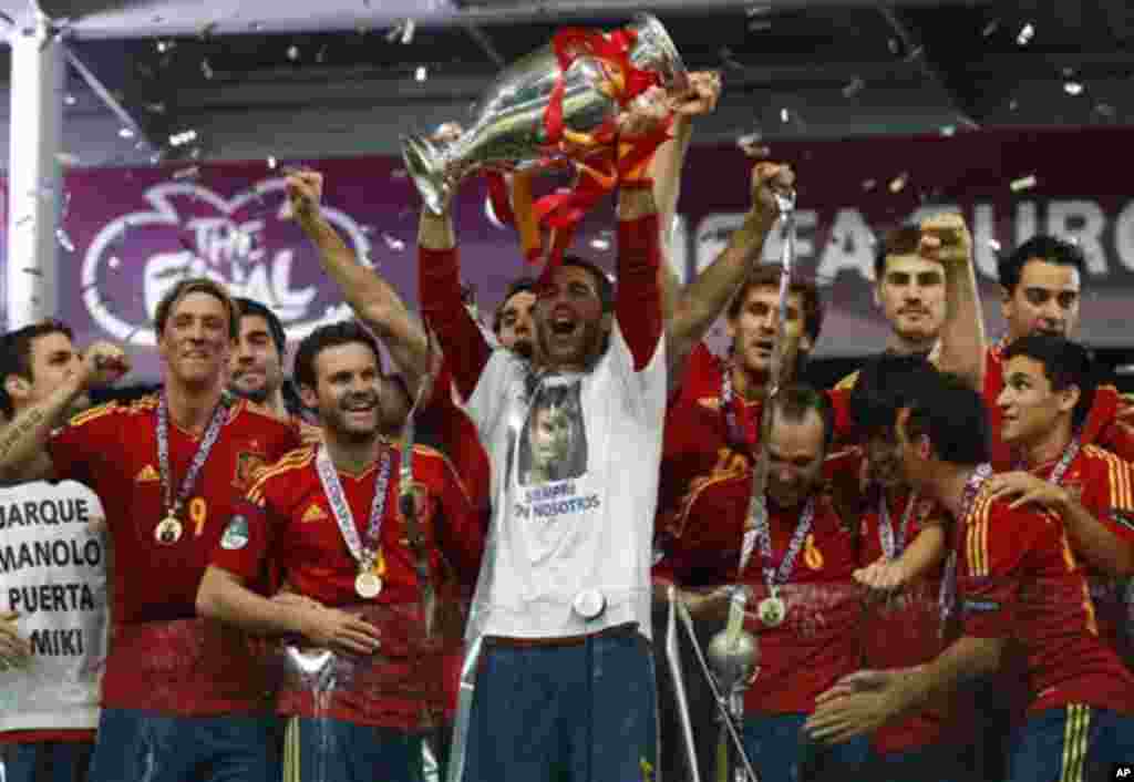 Soccer Euro 2012 Spain's Sergio Ramos lifts the trophy after the Euro 2012 final game