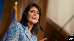 Nikki Haley, la gouverneure républicaine de Caroline du Sud, s'adressant au National Press Club à Washington, le 2 septembre 2015. (AP Photo/Evan Vucci)