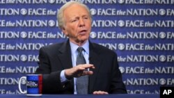 El senador independiente Joe Lieberman es uno de los que han perdido la fé en llegar rápidamente a un acuerdo antes de fin de año.