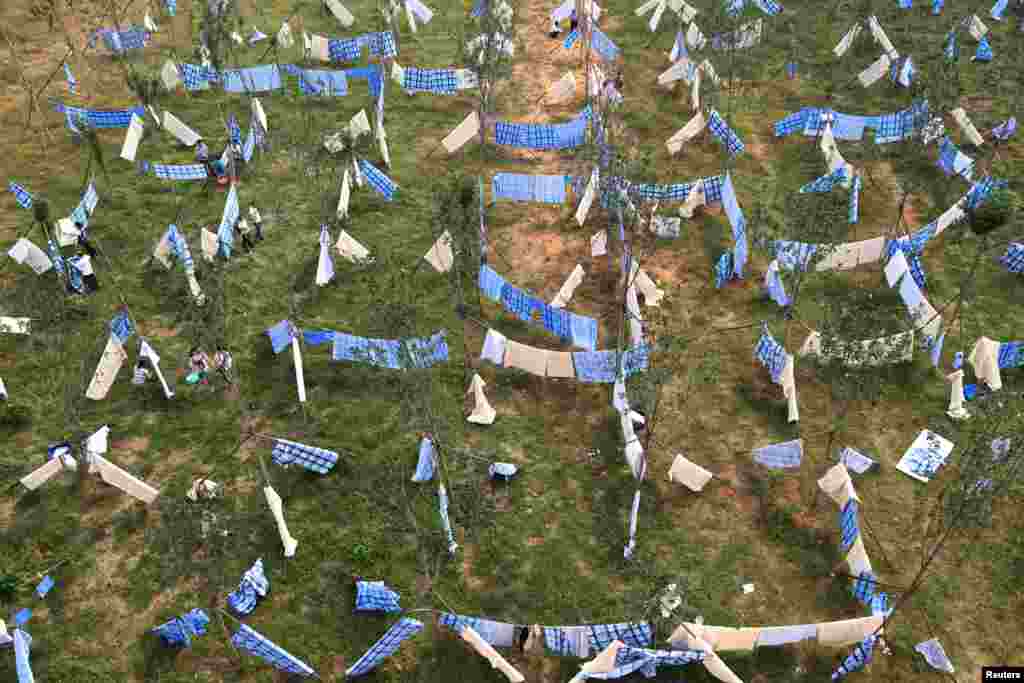 People air quilts at a university campus at the beginning of the new semester in Tai&#39;an, Shandong province, China.