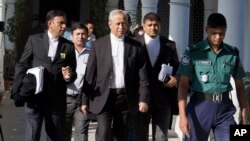 FILE - Attorney General of Bangladesh, Mahbubey Alam, center, walks out of the Supreme Court after the hearing of a review petition relating to the death sentence of Harkatul Jihad leader, Mufti Abdul Hannan, in Dhaka, Bangladesh, Wednesday, Dec. 7, 2016. The court upheld the death sentence against Hannan and two of his accomplices found guilty of orchestrating a 2004 grenade attack against Bangladesh-born British High Commissioner, Anwar Choudhury, as he visited a popular Islamic shrine in the north-eastern city of Sylhet.