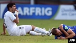 Uruguay's forward Luis Suarez (L) reacts past Italy's defender Giorgio Chiellini during a Group D football match between Italy and Uruguay at the Dunas Arena in Natal during the 2014 FIFA World Cup, June 24, 2014.