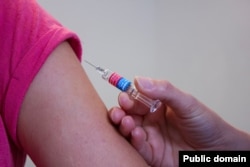 پژوهش های جدید ثابت کرده است که واکسن سه‌گانه مؤثر و امن است، و موجب ابتلای کودکان به اوتیسم نمی شود.