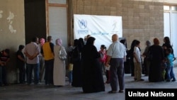 Syrian refugees wait to be registered by UNHCR staff in Lebanon. (© UNHCR/M.Abu Asaker)