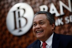 Gubernur Bank Indonesia Perry Warjiyo dalam konferensi pers di gedung Bank Indonesia, Jakarta, 20 Juni 2019. (Foto: Willy Kurniawan/Reuters)