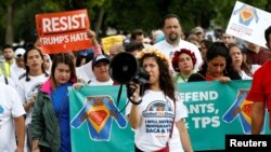 Jóvenes soñadores fueron invitados por legisladores demócratas para que estén presentes durante el discurso del presidente Trump sobre el Estado de la Unión. 