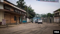 Few vehicles were seen driving on Kinshasa roads on Wednesday morning after the opposition Rassemblement coalition called for a general strike. (E.Iob/VOA)