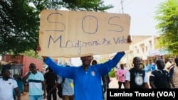 Une manifestation pour dire non à l’insécurité à Madjoari, Ouagadougou, le 5 juillet 2021. (VOA/Lamine Traoré)