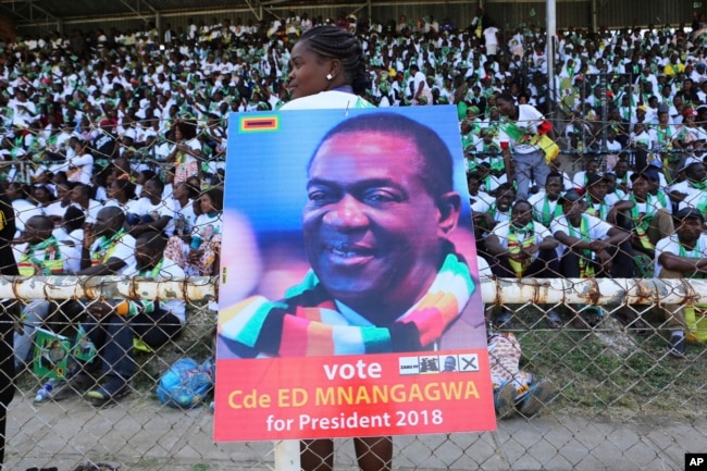 Supporters of Zimbabwean President Emmerson Mnangagwa attend a rally in Hwange about 700 kilometres south west of the capital Harare, June, 27, 2018.