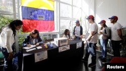 People wait to vote during an unofficial plebiscite against Venezuela's President Nicolas Maduro's government, in Sao Paulo, Brazil, July 16, 2017. 