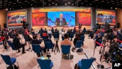 Rusiya prezidenti Vladimir Putin dekabrın 17-də video konfrans formatında keçirilmiş illik mətbuat konfransı zamanı çıxış edir.