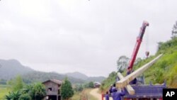 ການກໍ່ສ້າງແລະຂະຫຍາຍຕາໜ່າງສາຍສົ່ງໄຟຟ້າໃນເຂດຊົນນະບົດ
ແຫ່ງນຶ່ງຂອງລາວ