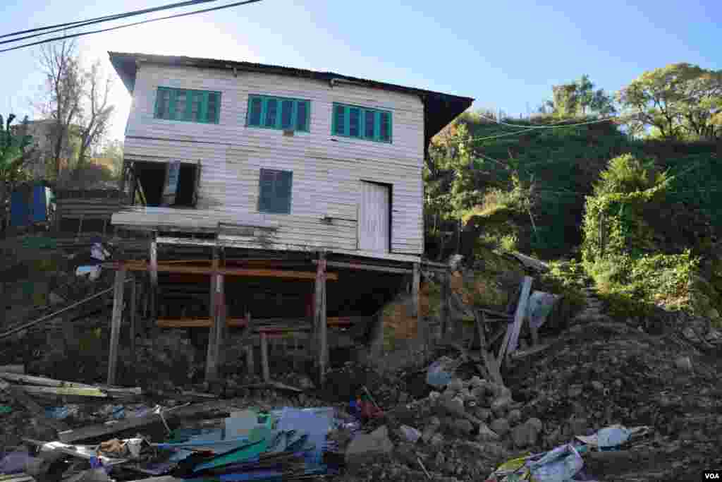 Homes were left destroyed after what local people have called the worst natural disaster to hit the state in living memory. (D. de Carteret/VOA)