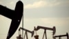 ادامه کاهش قیمت نفت اقتصادهای جهانی را تهدید می کند