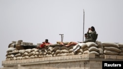 Fighters of the Syria Democratic Forces take an overwatch position in northern province of Raqqa, May 27, 2016. 