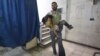 Warga Suriah Bentrok dengan Pemberontak di Pinggiran Ibukota
