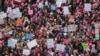 กระหึ่ม!! กลุ่มสตรีนับแสนแสดงพลังต่อต้าน ปธน.ทรัมป์ ใน Women's March กลางกรุงวอชิงตัน