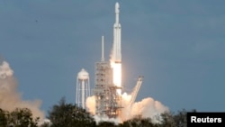 A SpaceX Falcon Heavy rocket lifts off from historic launch pad 39-A at the Kennedy Space Center in Cape Canaveral, Florida, Feb. 6, 2018. 