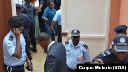 Polícia Nacional a porta do Tribunal Provincial de Luanda em Benfica. Angola. Nov 16, 2015