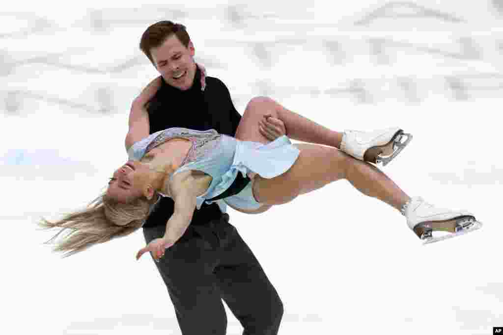 &nbsp; اجرای رقص دو نفره ویکتوریا سینیتسینا و نیکیتا کاتسالاپوف از روسیه در مسابقات قهرمانی اسکیت روی یخ اروپا در گراتس، اتریش