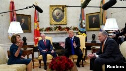 Le président des États-Unis, Donald Trump, lors de sa récente rencontre avec les leaders democrats au Congrès, à la Maison Blanche à Washington, États-Unis, le 11 décembre 2018. REUTERS / Kevin Lamarque 