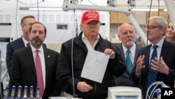 Le président Donald Trump, en visite au Centre de contrôle des maladies à Atlanta, le 6 mars 2020 (AP Photo/Alex Brandon)