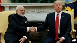 AQSh Prezidenti Donald Tramp (o'ngda) Hindiston Bosh vaziri Narendra Modi bilan, Oq uy, Vashington shahri, 26-iyun, 2017-yil.