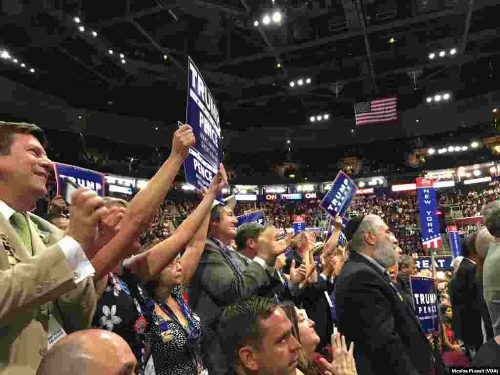 Lors de la deuxième soirée de la convention nationale républicaine qui se tient à Cleveland depuis le 20 juillet 2016. (VOA/Nicolas Pinault)