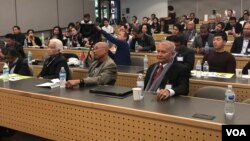 Cambodian-Americans and Cambodian-Canadians gathered to talk about Cambodia's politics at the 26th Paris Peace Accord conference in Seattle, Washington, Saturday, October 14, 2017. (Sok Khemara/VOA Khmer) 