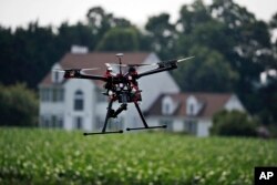 Dengan berkembangnya teknologi, drone semakin sering digunakan para petani baik dalam industri pertanian maupun peternakan. (Foto: ilustrasi).