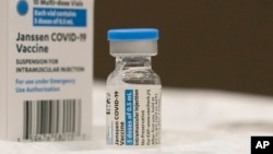 Vaksin COVID-19 produksi Johnson & Johnson (foto: dok). Johnson & Johnson akan memberikan lisensi produksi vaksin kepada Aspen Pharmacare, pembuat obat terbesar di Afrika. 