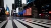 Lugares que son icónicos de Estados Unidos, como Times Square, en Nueva York, con sus multitudes de turistas, hoy lucen desolados. 