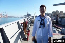 曾于台湾海军服义务役一年的华子琛摄于舰庆