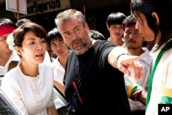 Michelle Yeoh with the director, Luc Besson on the set of "The Lady"