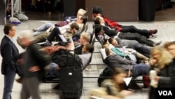 Ribuan penumpang terlantar di bandara Frankfurt akibat pemogokan para pekerja bandara (17/2).