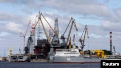 Nhà máy Sevmash ở Severodvinsk, nơi chuyên đóng và sửa chữa tàu ngầm, chạy bằng năng lượng hạt nhân.