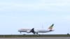 L’avion d’Ethiopian Airlines baptisé "l’oiseau de la paix" effectue le premier vol entre l'Ethiopie et l'Erythrée après plusieurs années de conflit entre les deux pays voisins, 18 juillet 2018. (Twitter/Ethiopian Airlines)