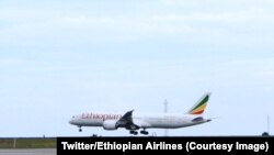 L’avion d’Ethiopian Airlines baptisé "l’oiseau de la paix" effectue le premier vol entre l'Ethiopie et l'Erythrée après plusieurs années de conflit entre les deux pays voisins, 18 juillet 2018. (Twitter/Ethiopian Airlines)