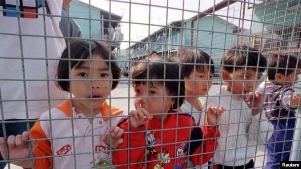 Trẻ em Việt Nam trong một trại tị nạn ở Hong Kong.