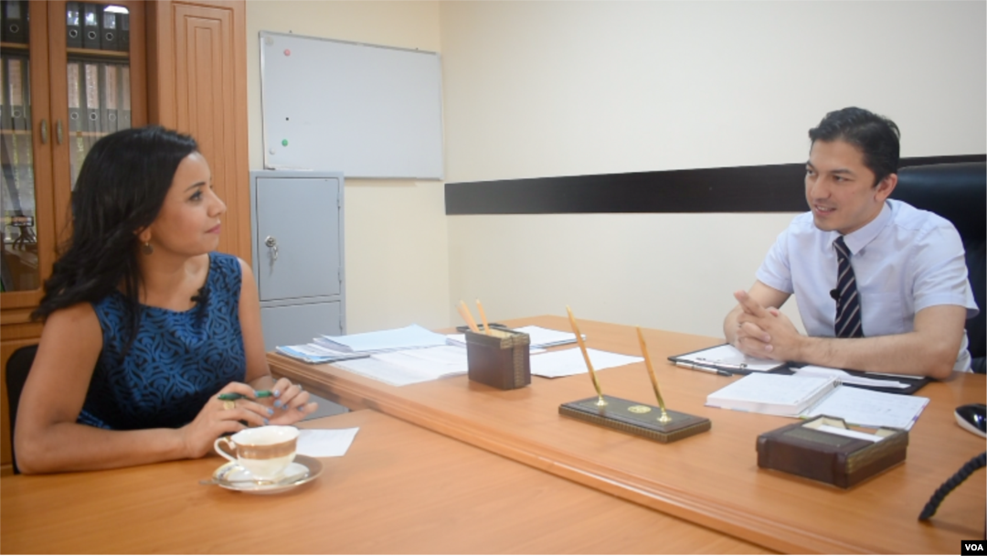 Deputy Minister Atabek Nazirov with VOA's Navbahor Imamova, July 2018, Tashkent