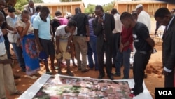 Communities try to identify cholera hot spots from images taken by a drone during a mapping exercise which UNICEF conducted in peri-urban areas of Lilongwe in February this year. (Photo: Lameck Masina for VOA) 
