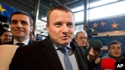 Ukrainian Energy Minister Volodymyr Demchyshyn, center, arrives at EU headquarters in Brussels, March 2, 2015. 