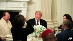 Başkan Donald Trump Amerika'da yaşayan Müslümanlar'ın temsilcileri ve Müslüman ülke büyükelçilerine Beyaz Saray'da iftar yemeği verdi