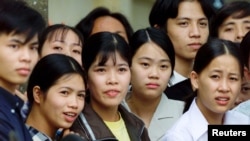 Bộ trưởng GD&ĐT cho biết khoảng 80% sinh viên ra trường có việc làm nhưng theo giáo sư Nguyễn Lân Dũng, công tác đào tạo của ngành giáo dục Việt Nam chưa phù hợp với nhu cầu của xã hội. (Ảnh minh hoạ)