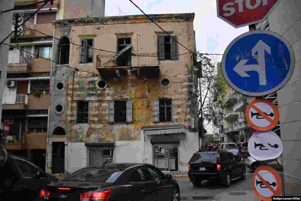 The civil war has caused great damage to the historical and social fabric of Lebanon. (H. Levent/VOA)