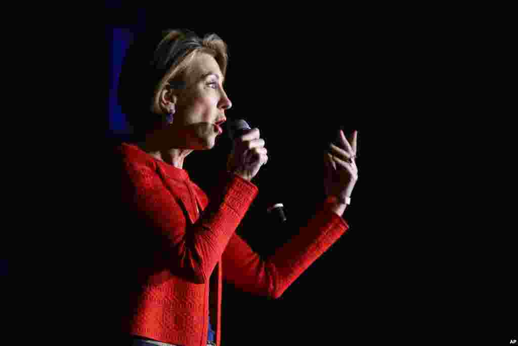 Microphone en main, Carly Fiorina, candidate vice-présidente, tente de convaincre lors d'un rassemblement pour le candidat présidentiel Ted Cruz, 2 mai 2016.