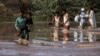 Quân đội Ấn Độ và Pakistan di tản hàng vạn nạn nhân lũ lụt