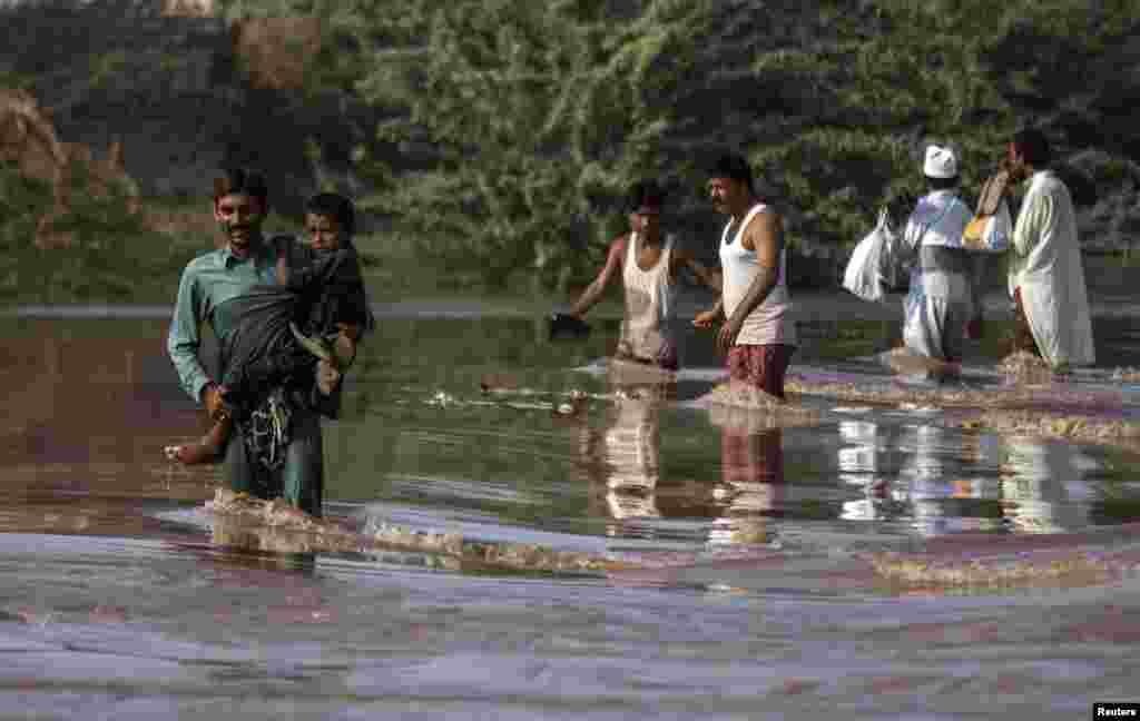 ملک میں بارشوں اور ان کے نتیجے میں آنے والے سیلاب سے ہلاک ہونے والوں کی تعداد 274 تک پہنچ گئی ہے۔