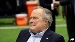 L'ex-président des Etats-Unis George H. W. Bush, à Houston, le 5 novembre 2017.